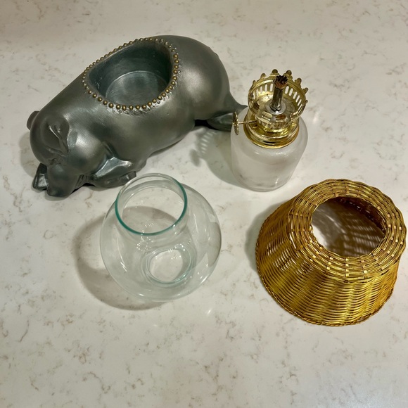 Morrison’s Steakhouse table top vintage Pig Oil Lamp, Gold Shade - Picture 6 of 7